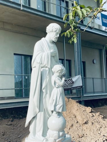 Décapage d'un monument en fonte représentant un homme et enfant par Nicosteelwoods, Josselin, Loudéac, Pontivy